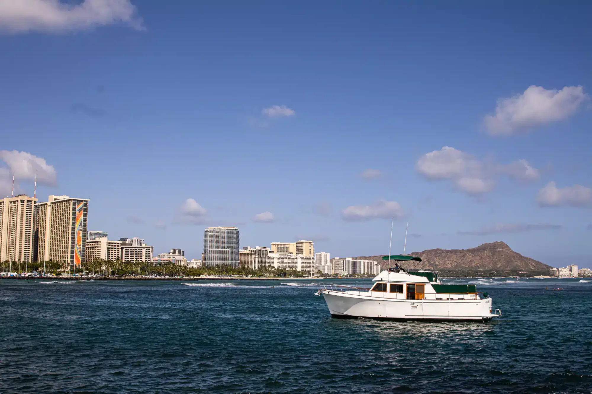Scenic Waikiki cruise past Diamond Head